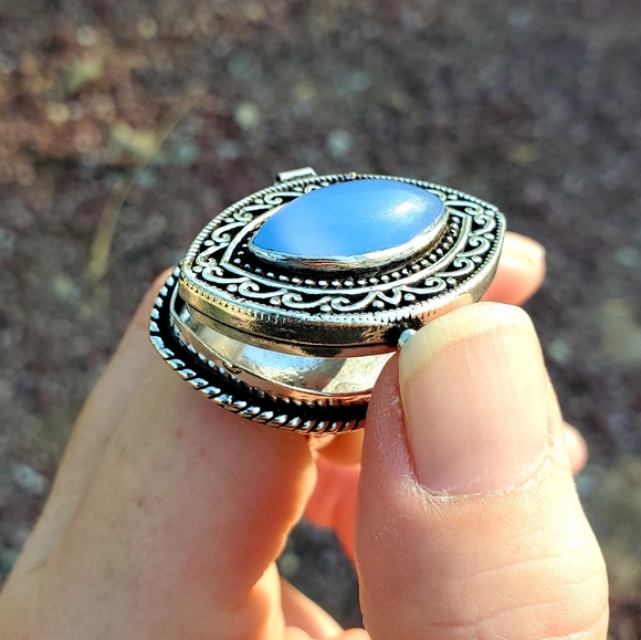 New Huge Chalcedony 925 Silver Poison Ring. - Picture 3 of 12